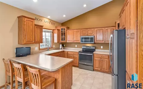 2009 E Briar Den Ct, Sioux Falls, SD 57108 photo 7