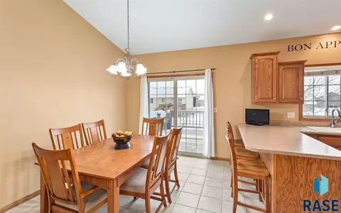 2009 E Briar Den Ct, Sioux Falls, SD 57108 photo 11