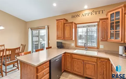 2009 E Briar Den Ct, Sioux Falls, SD 57108 photo 9