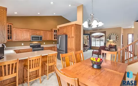 2009 E Briar Den Ct, Sioux Falls, SD 57108 photo 10