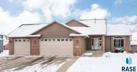 2009 E Briar Den Ct, Sioux Falls, SD 57108 photo 1