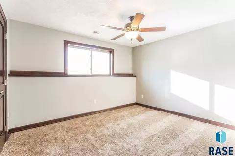 2239 E Stone Pointe Cir, Sioux Falls, SD 57108 photo 24