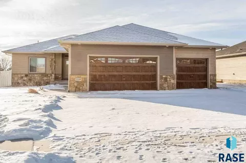 2239 E Stone Pointe Cir, Sioux Falls, SD 57108 photo 1