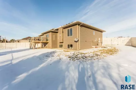 2239 E Stone Pointe Cir, Sioux Falls, SD 57108 photo 29