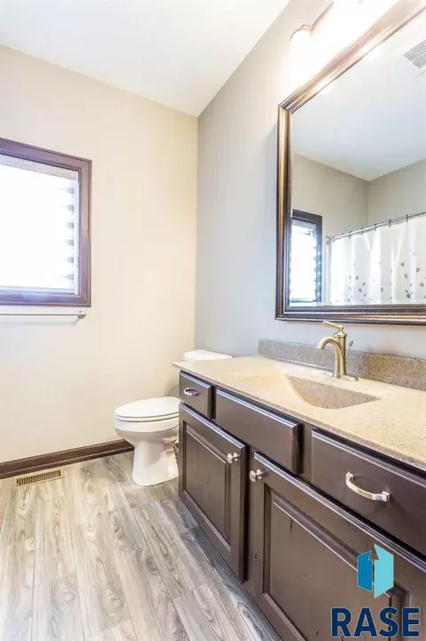 2239 E Stone Pointe Cir, Sioux Falls, SD 57108 photo 21