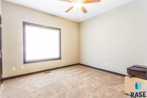 2239 E Stone Pointe Cir, Sioux Falls, SD 57108 photo 18