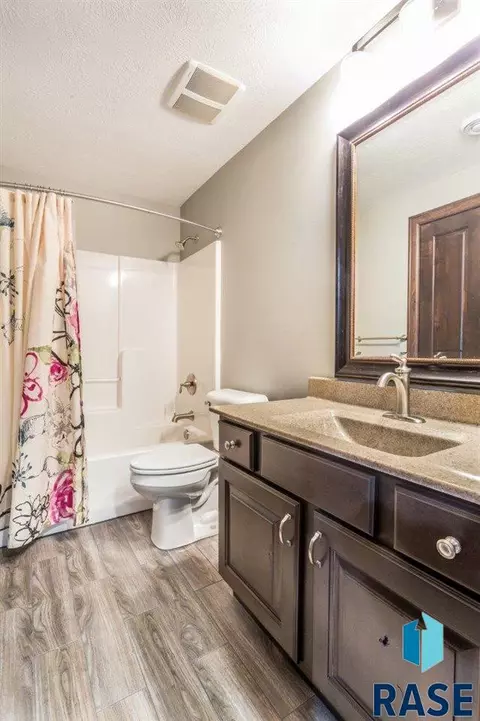 2239 E Stone Pointe Cir, Sioux Falls, SD 57108 photo 20