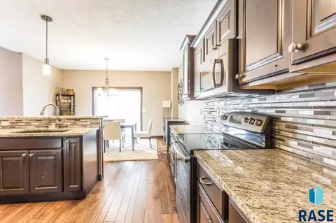 2239 E Stone Pointe Cir, Sioux Falls, SD 57108 photo 9
