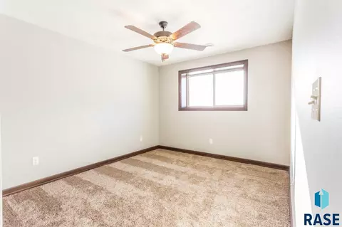 2239 E Stone Pointe Cir, Sioux Falls, SD 57108 photo 25
