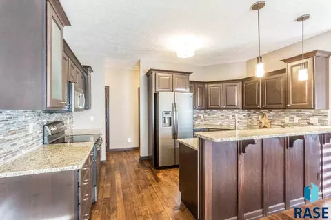 2239 E Stone Pointe Cir, Sioux Falls, SD 57108 photo 7