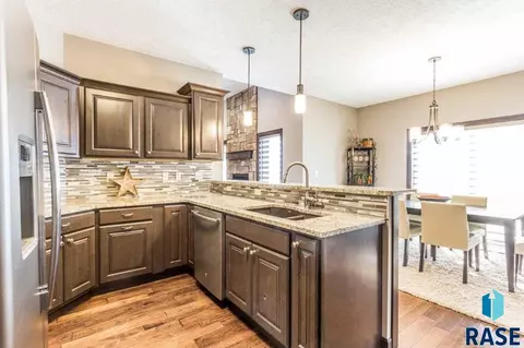 2239 E Stone Pointe Cir, Sioux Falls, SD 57108 photo 8