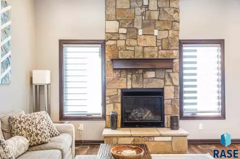 2239 E Stone Pointe Cir, Sioux Falls, SD 57108 photo 6
