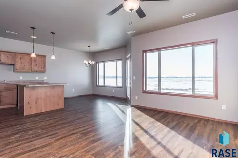 8205 W Monroe Pl, Sioux Falls, SD 57106 photo 4