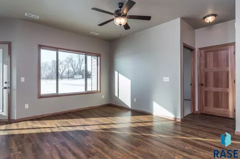 8205 W Monroe Pl, Sioux Falls, SD 57106 photo 2
