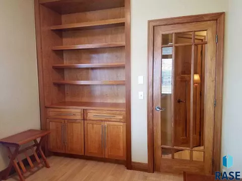 200 E Pinehurst Dr, Sioux Falls, SD 57108 photo 9