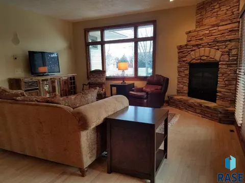 200 E Pinehurst Dr, Sioux Falls, SD 57108 photo 4