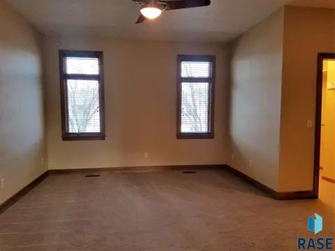 200 E Pinehurst Dr, Sioux Falls, SD 57108 photo 11