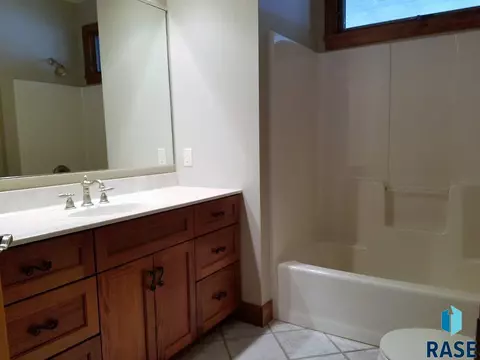 200 E Pinehurst Dr, Sioux Falls, SD 57108 photo 14