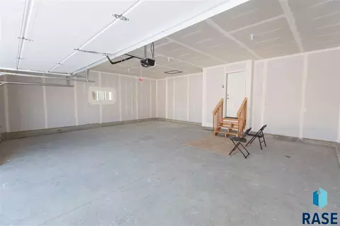 645 W High Pointe St, Tea, SD 57064 photo 2