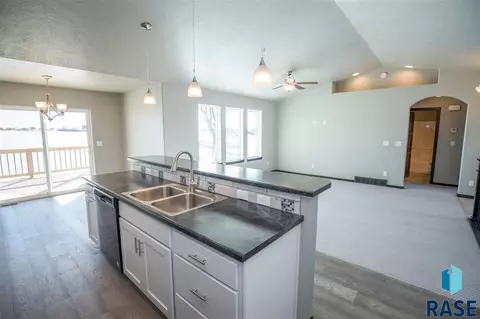 645 W High Pointe St, Tea, SD 57064 photo 5