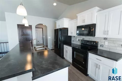645 W High Pointe St, Tea, SD 57064 photo 6