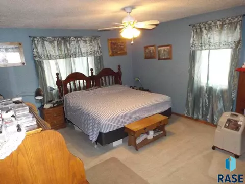 2100 E 30th St N, Sioux Falls, SD 57104 photo 5