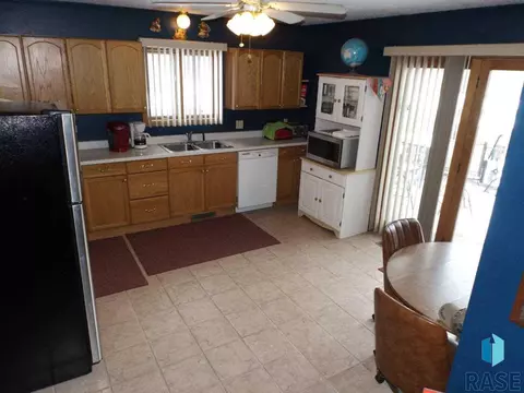 2100 E 30th St N, Sioux Falls, SD 57104 photo 3