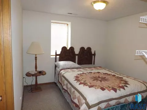 2100 E 30th St N, Sioux Falls, SD 57104 photo 10