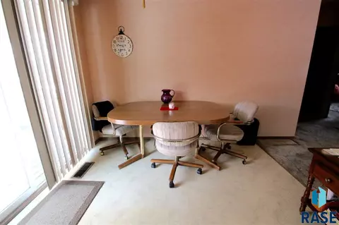 1811 E 14th St, Sioux Falls, SD 57103 photo 5