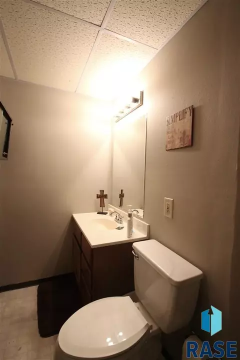 1811 E 14th St, Sioux Falls, SD 57103 photo 8