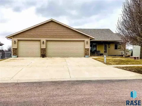 907 Oak Ridge Rd, Dell Rapids, SD 57022 photo 1