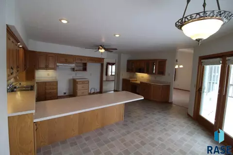 505 S Main Ave, Colton, SD 57018 photo 6