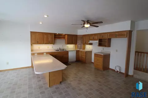 505 S Main Ave, Colton, SD 57018 photo 7
