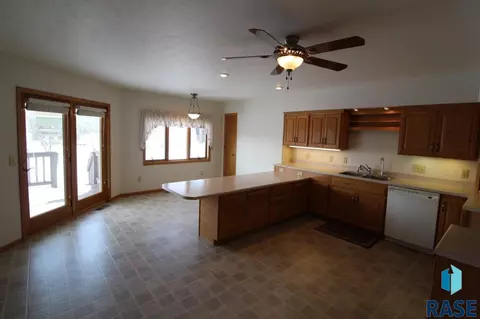 505 S Main Ave, Colton, SD 57018 photo 8
