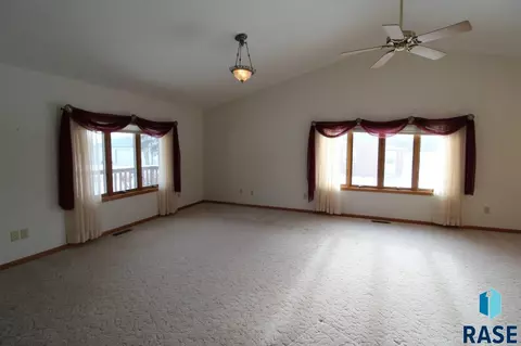 505 S Main Ave, Colton, SD 57018 photo 3