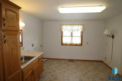 505 S Main Ave, Colton, SD 57018 photo 13