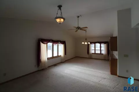 505 S Main Ave, Colton, SD 57018 photo 4