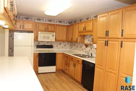 3710 E Peony Pl #201, Sioux Falls, SD 57103 photo 3