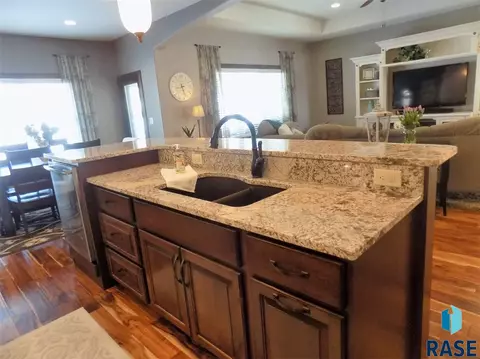 2401 E Yorkshire St, Sioux Falls, SD 57108 photo 12