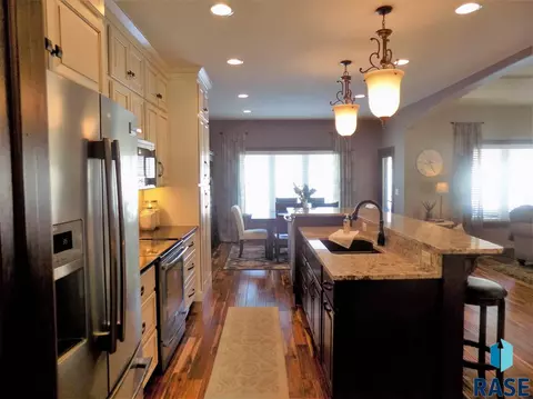 2401 E Yorkshire St, Sioux Falls, SD 57108 photo 15