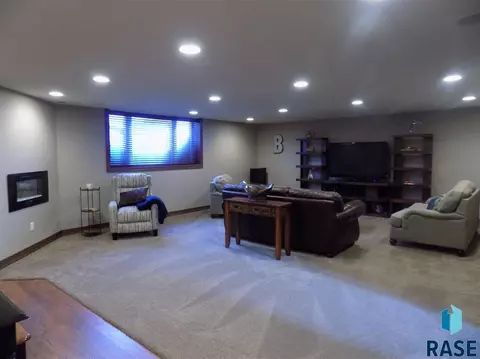 2401 E Yorkshire St, Sioux Falls, SD 57108 photo 24