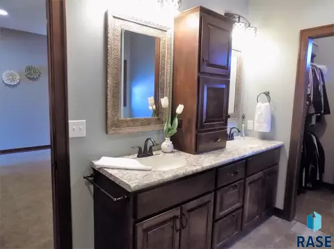 2401 E Yorkshire St, Sioux Falls, SD 57108 photo 18