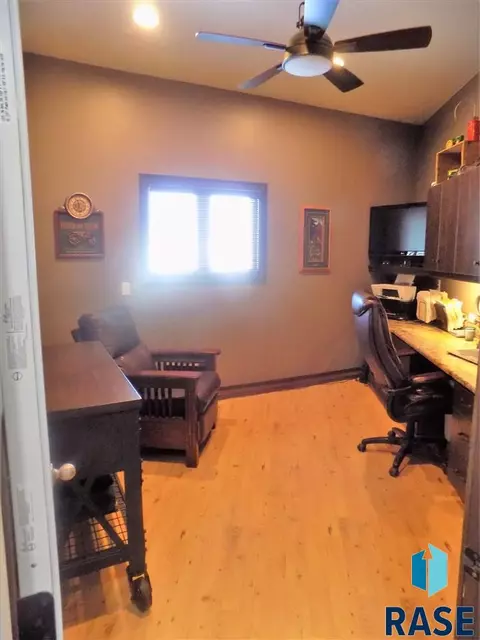 2401 E Yorkshire St, Sioux Falls, SD 57108 photo 34