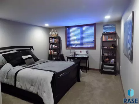 2401 E Yorkshire St, Sioux Falls, SD 57108 photo 27