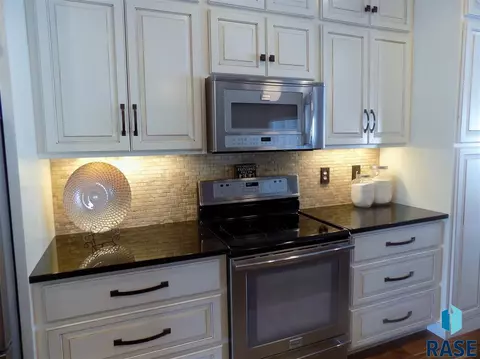 2401 E Yorkshire St, Sioux Falls, SD 57108 photo 13