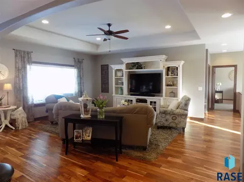 2401 E Yorkshire St, Sioux Falls, SD 57108 photo 5