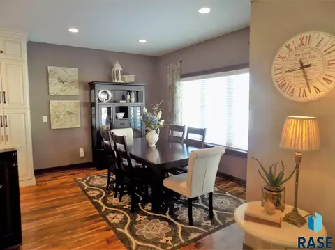 2401 E Yorkshire St, Sioux Falls, SD 57108 photo 9