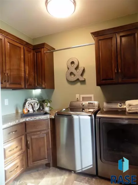2401 E Yorkshire St, Sioux Falls, SD 57108 photo 29