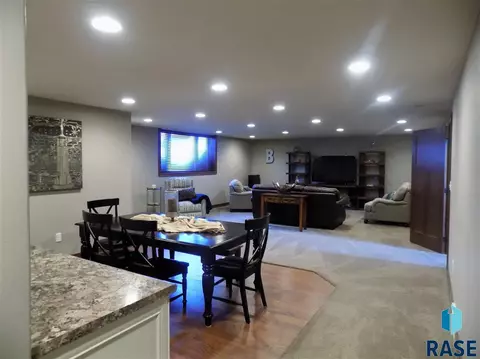 2401 E Yorkshire St, Sioux Falls, SD 57108 photo 25