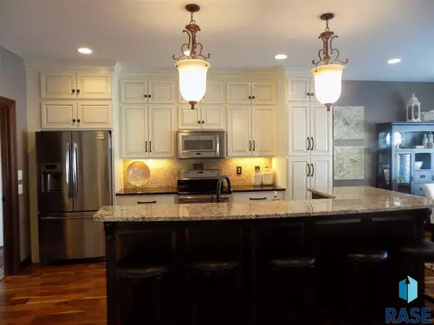 2401 E Yorkshire St, Sioux Falls, SD 57108 photo 10